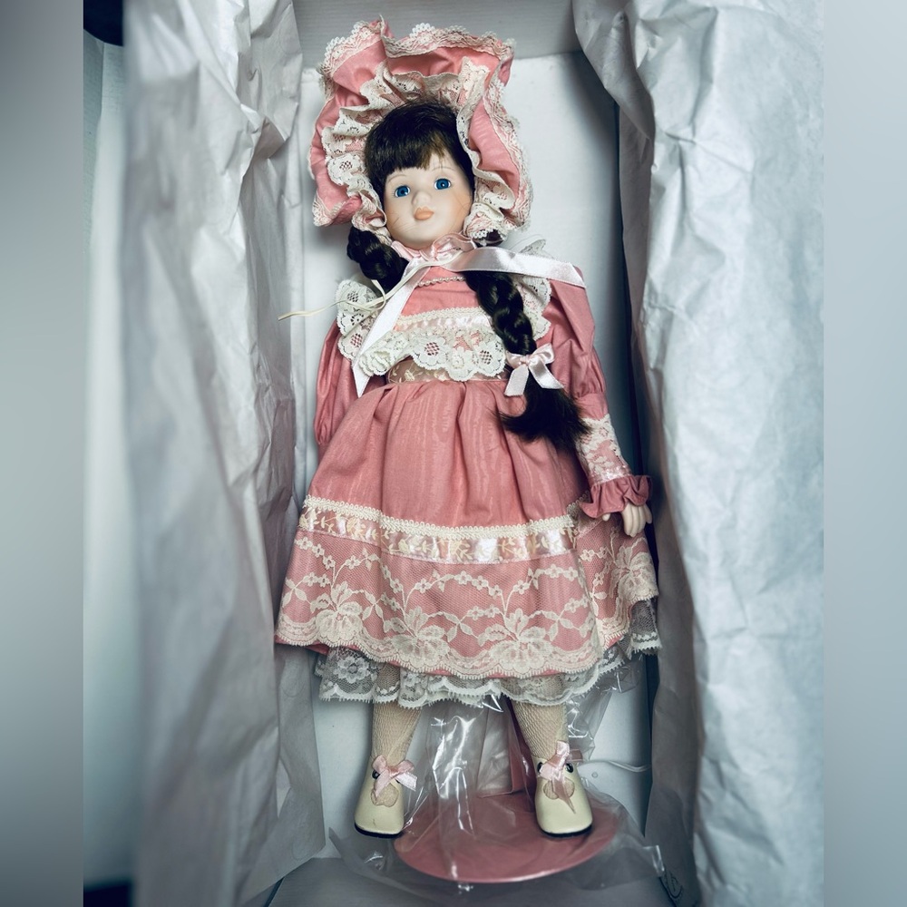 VTG 1990 Princess House Porcelain Doll "Katrina" Lace & Bonnet. Collector item.